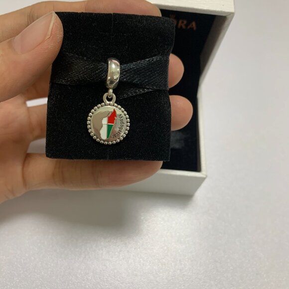 Pandora Madagascar Flag Map Exclusive Charm Pendant - Picture 1 of 4